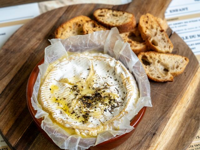 Brasserie La Mule du Pape Camembert rôti au miel & herbes de provence