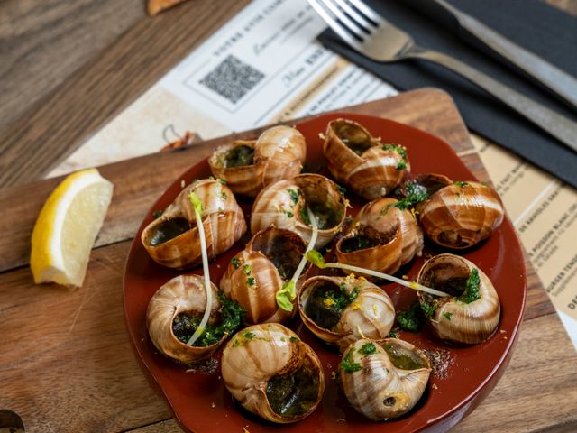 Brasserie La Mule du Pape Cassolette de 12 gros escargots de bourgogne