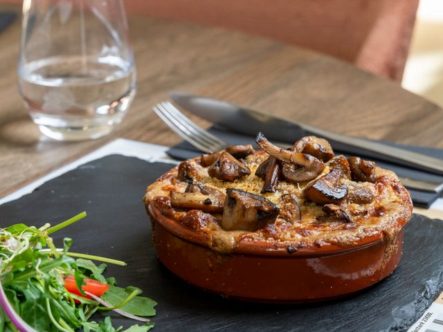 Brasserie La Mule du Pape Cassolette de ravioles gratinées aux champignons