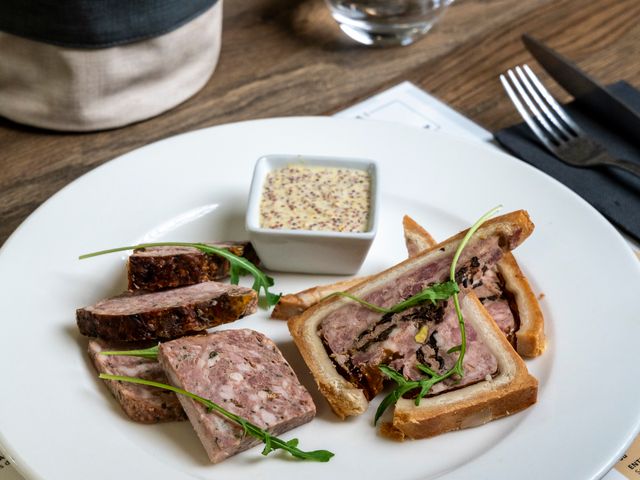 Brasserie La Mule du Pape Duo de pâté richelieu & terrine de lapin