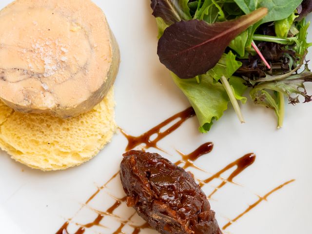 Brasserie La Mule du Pape Terrine de foie gras fait maison, confit d’oignons & brioche toastée.jpg